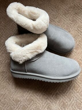 UGG Women's Light Gray Suede Shearling Cuff Slipper Booties